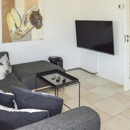 Three-bedroom Holiday In Дом отдыха *